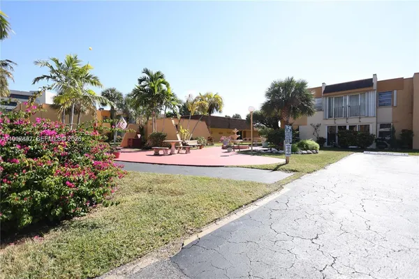 $2,300 | 9340 West Flagler Street, Unit 104B, Miami, FL 33174