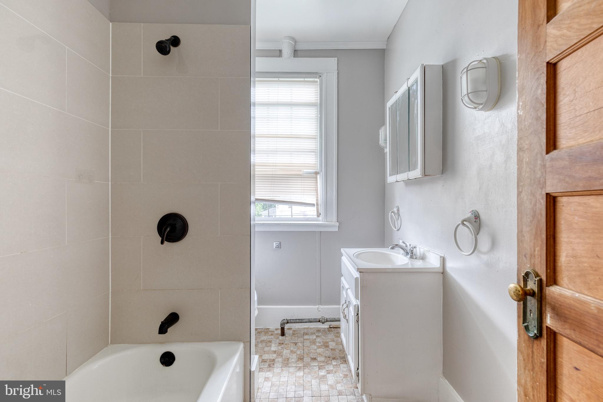 3711 Egerton Road Baltimore, MD 21215 - Photo 30 of 36 Unit 2 Bathroom