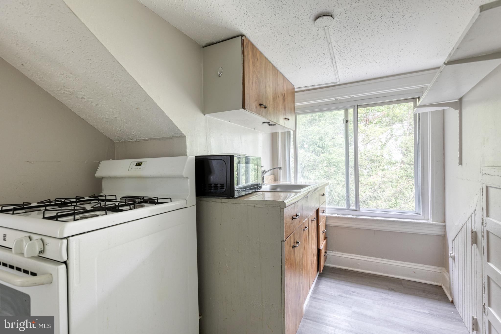 3711 Egerton Road Baltimore, MD 21215 - Photo 6 of 36 Unit 3 kitchen
