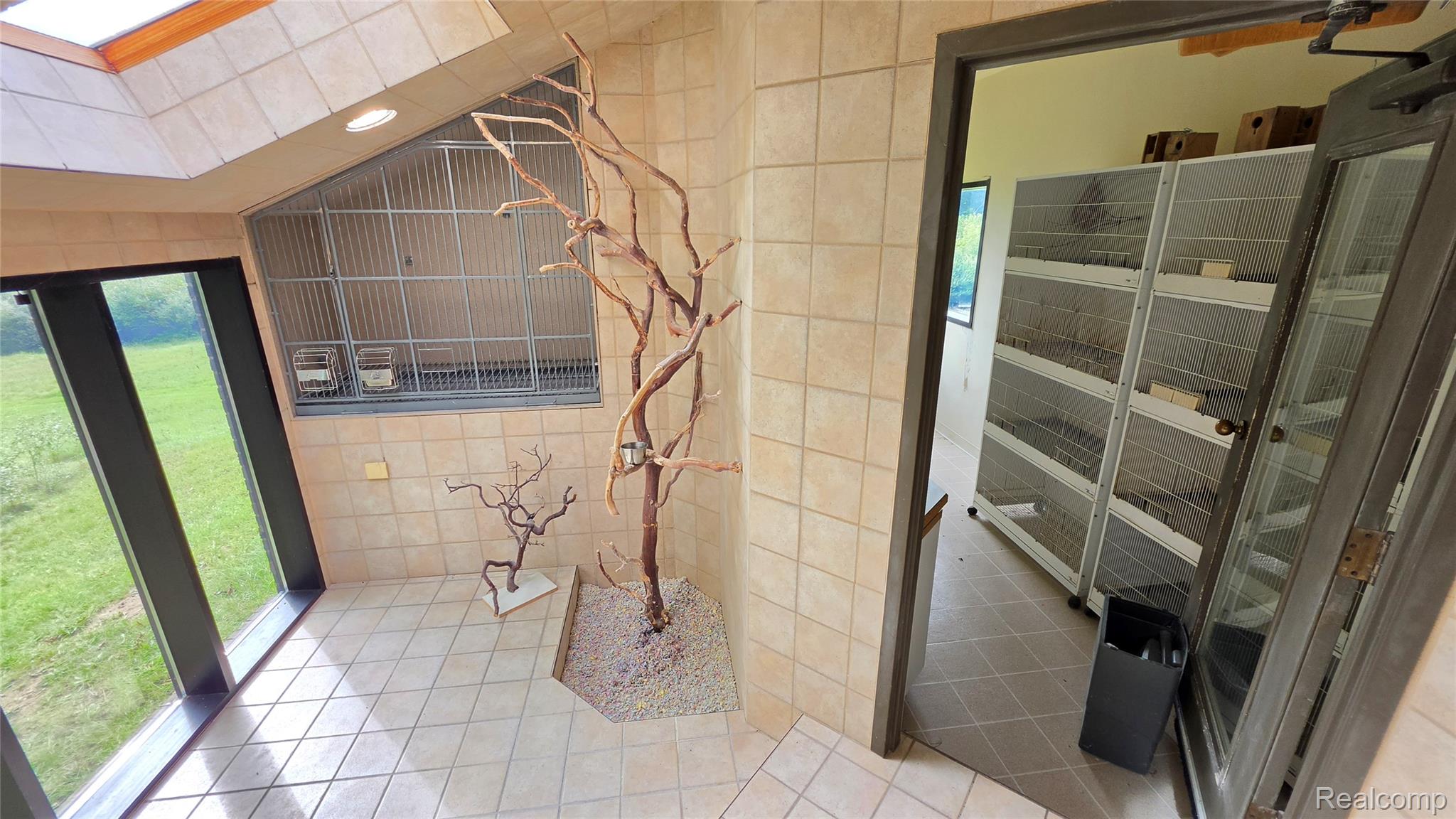 2551 Patterson Lk Road Pinckney, MI 48169 - Photo 9 of 37 Aviary