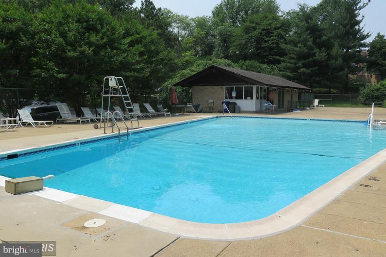 9701 Fields Road, Unit 2301 Gaithersburg, MD 20878 - Photo 18 of 21 Summer Fun at Wash Tower Pool
