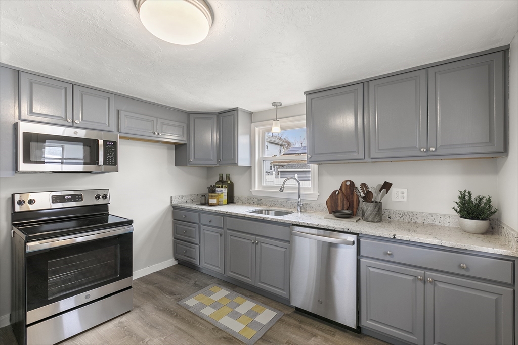 20 Ruskindale Road Boston, MA 02136 - Photo 4 of 12 Gallery Image 4