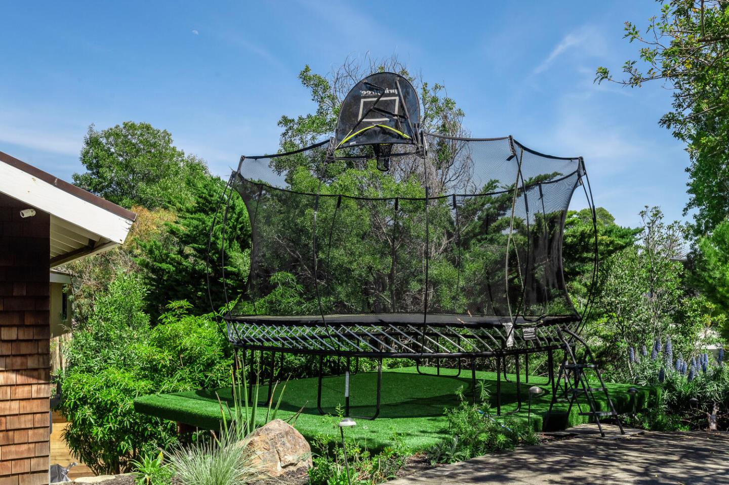 2651 Summit Drive Burlingame, CA 94010 - Photo 33 of 36 a view of a small yard