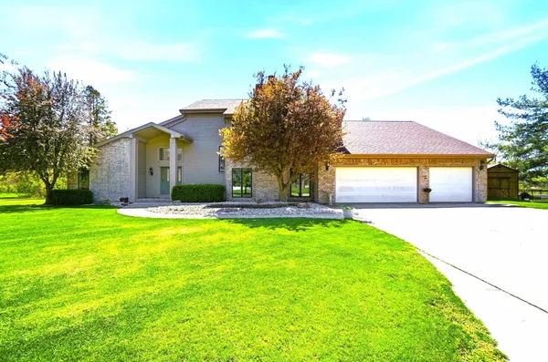 $850,000 | 6620 Cr 11a Road, Garrett, IN 46738