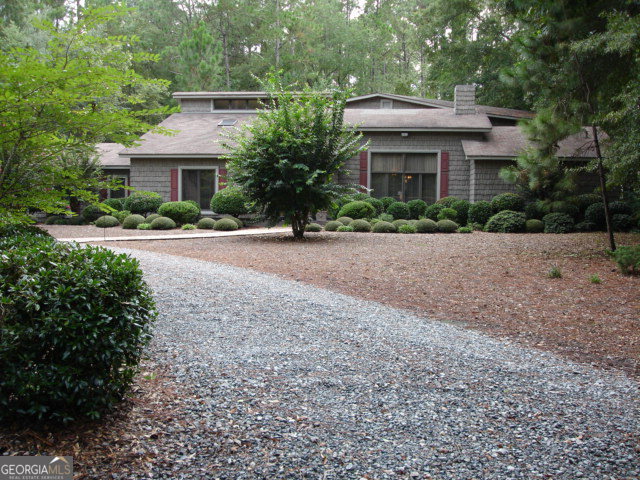 100 Old Graham Road Hazlehurst, GA 31539 - Photo 1 of 1 a front view of a house with a garden