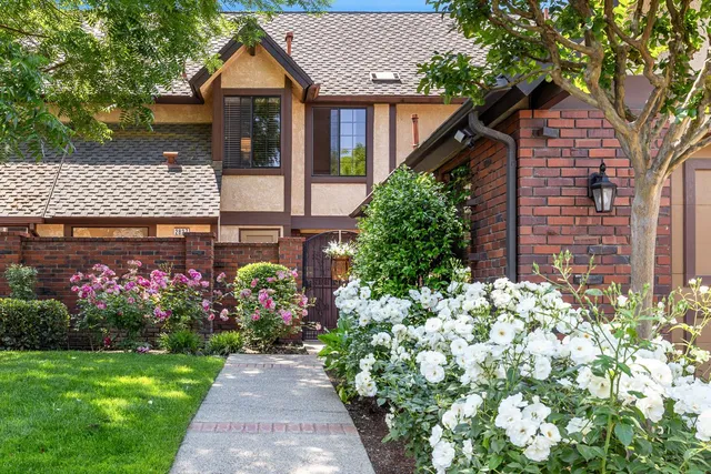 $495,000 | 2827 West Compton Court, Fresno, CA 93711