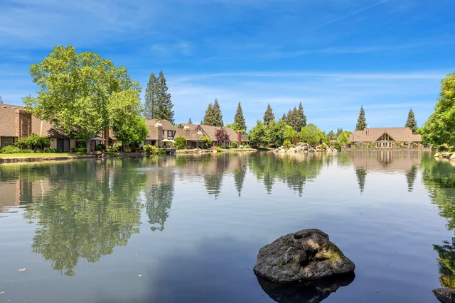 $495,000 | 2827 West Compton Court, Fresno, CA 93711