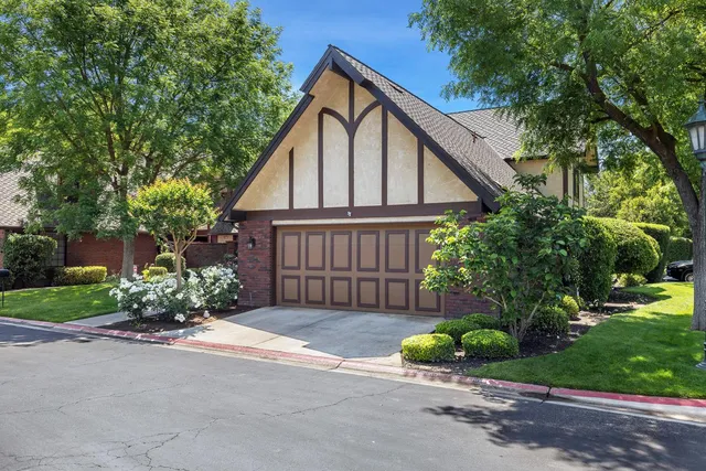 $495,000 | 2827 West Compton Court, Fresno, CA 93711