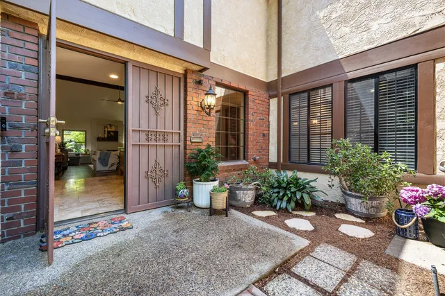 $495,000 | 2827 West Compton Court, Fresno, CA 93711