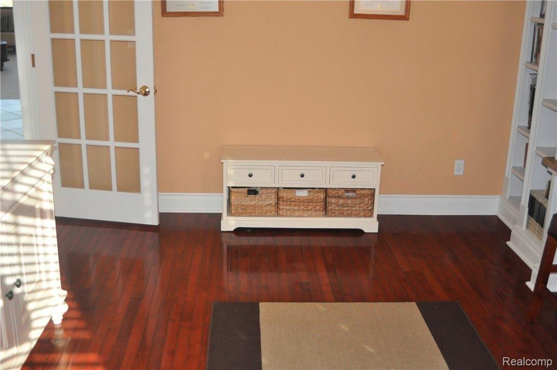60530 Balmoral Way Rochester, MI 48306 - Photo 39 of 80 Lib2.JPG