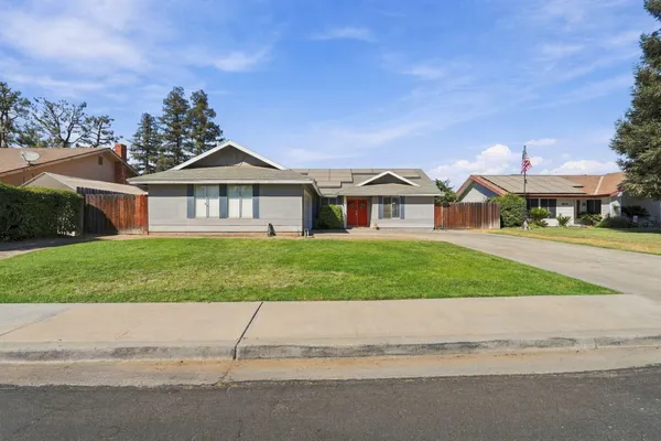 $385,000 | 1920 East Mary Avenue, Visalia, CA 93292
