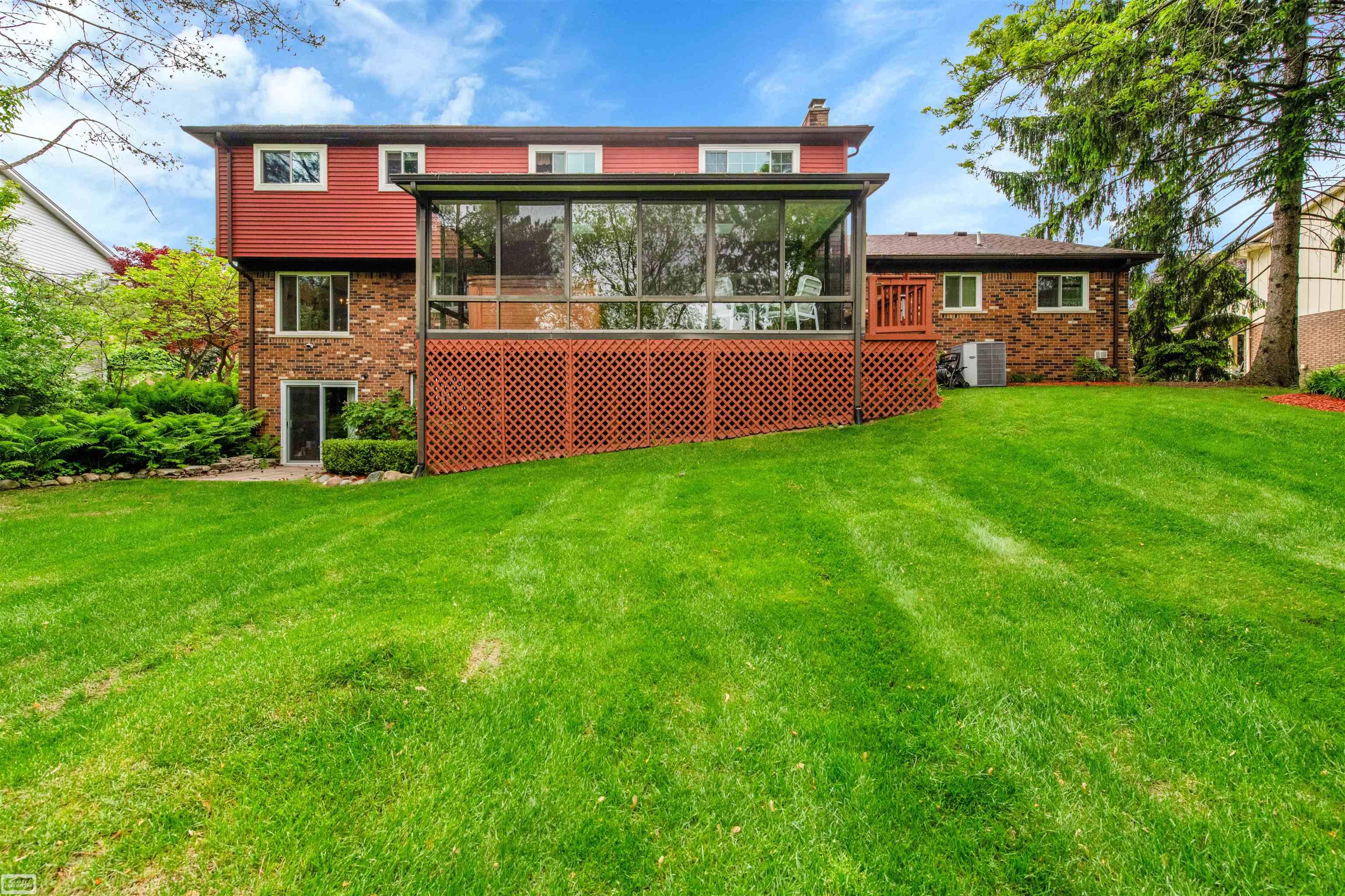 2401 Chalet Drive Rochester, MI 48309 - Photo 40 of 45 50176330-87d54027-263f-4276-9fcc-dd94714e838e.JPG