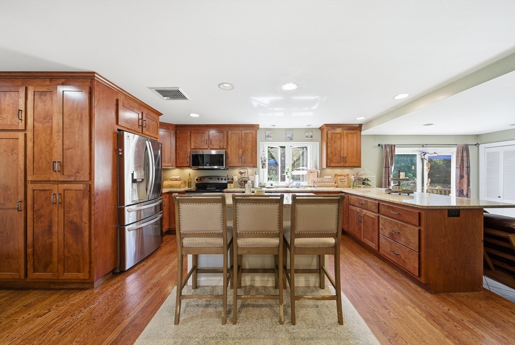 652 Old Post Road North Attleboro, MA 02760 - Photo 3 of 42 Gallery Image 3