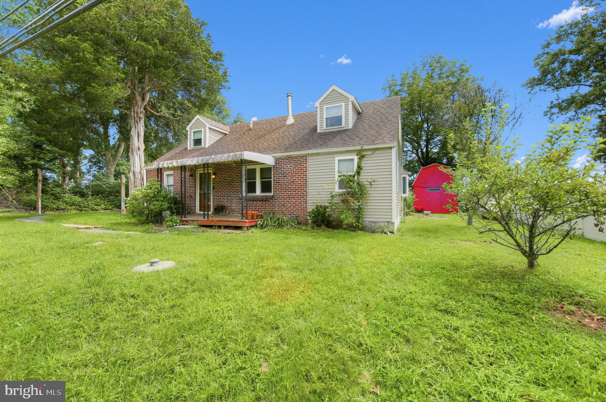 42 Langoma Road Elverson, PA 19520 - Photo 3 of 44 Front View Right