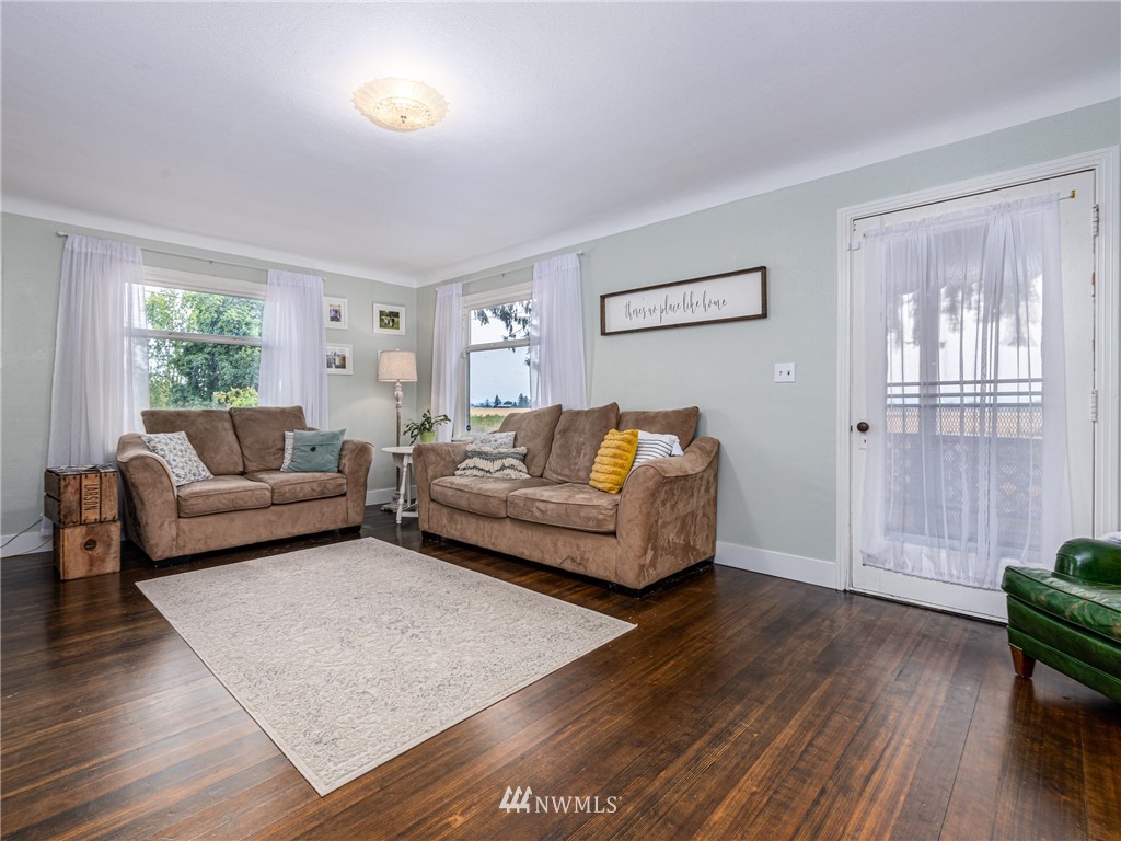 156 Sareault Road Toledo, WA 98591 - Photo 3 of 29 a living room with furniture and a wooden floor