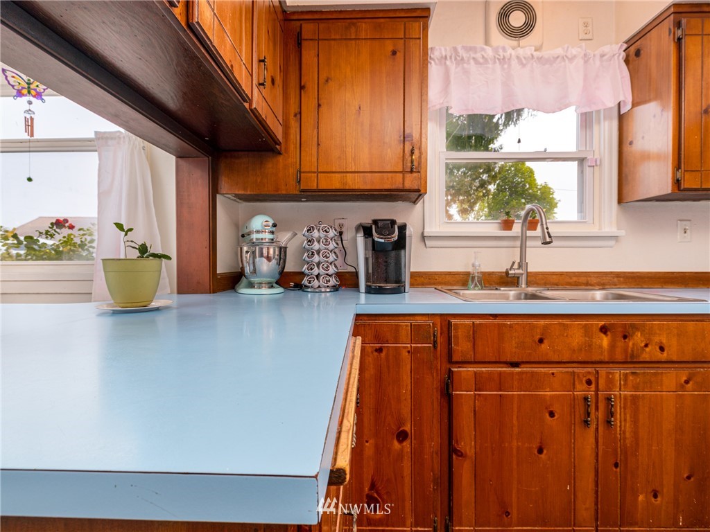 156 Sareault Road Toledo, WA 98591 - Photo 8 of 29 a kitchen with a sink a stove and potted plant