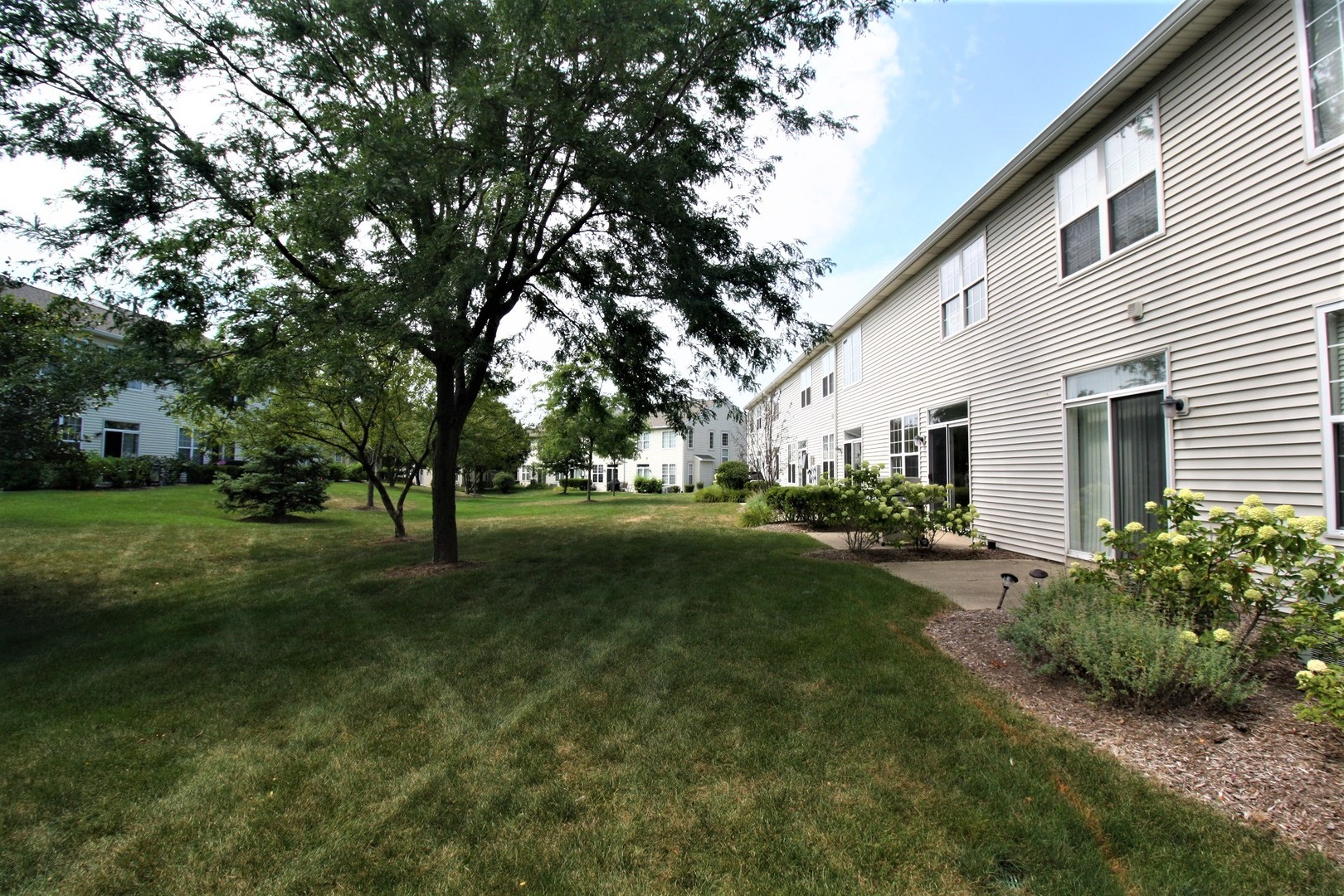 2906 Rutland Circle Naperville, IL 60564 - Photo 3 of 17