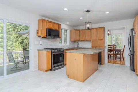 $685,000 | 17 Jessica Drive, Merrimack, NH 03054