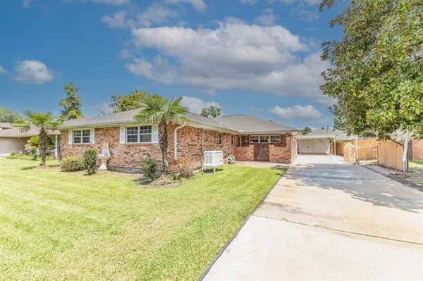 $279,000 | 7 Greenwood Drive, Destrehan, LA 70047