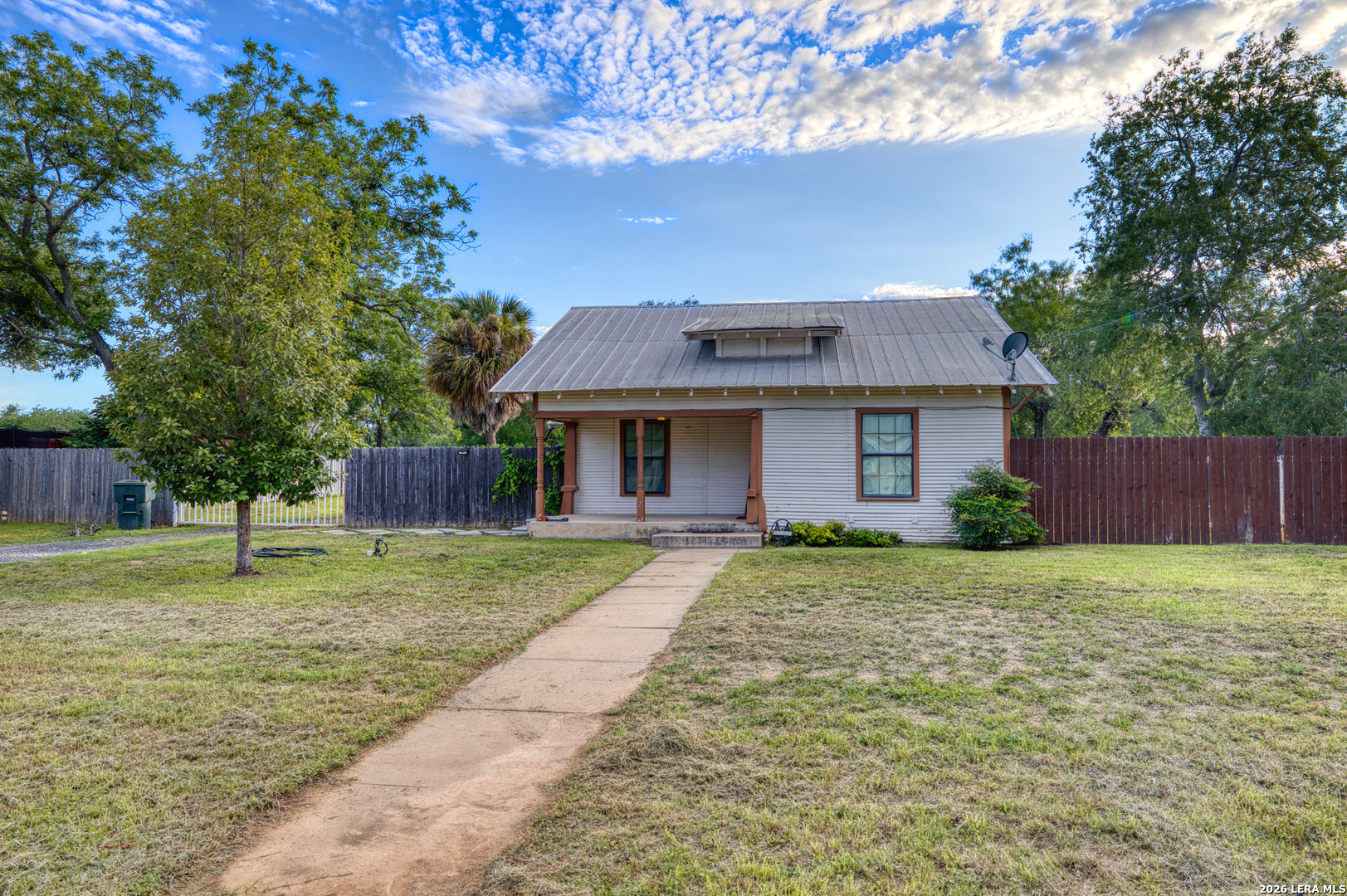 1231 North High Street Uvalde, TX 78801 - Photo 1 of 28