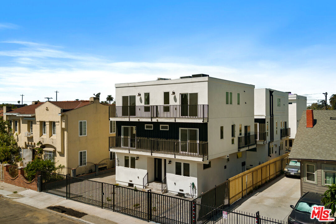 1617 1/2 2nd Avenue Los Angeles, CA 90019 - Photo 2 of 15