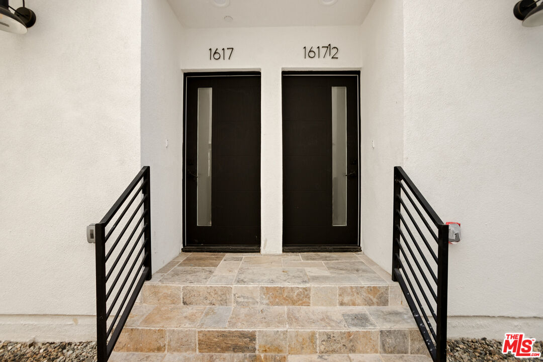 1617 1/2 2nd Avenue Los Angeles, CA 90019 - Photo 5 of 15