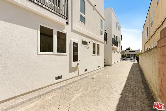 $3,995 | 1617 1/2 2nd Avenue, Los Angeles, CA 90019