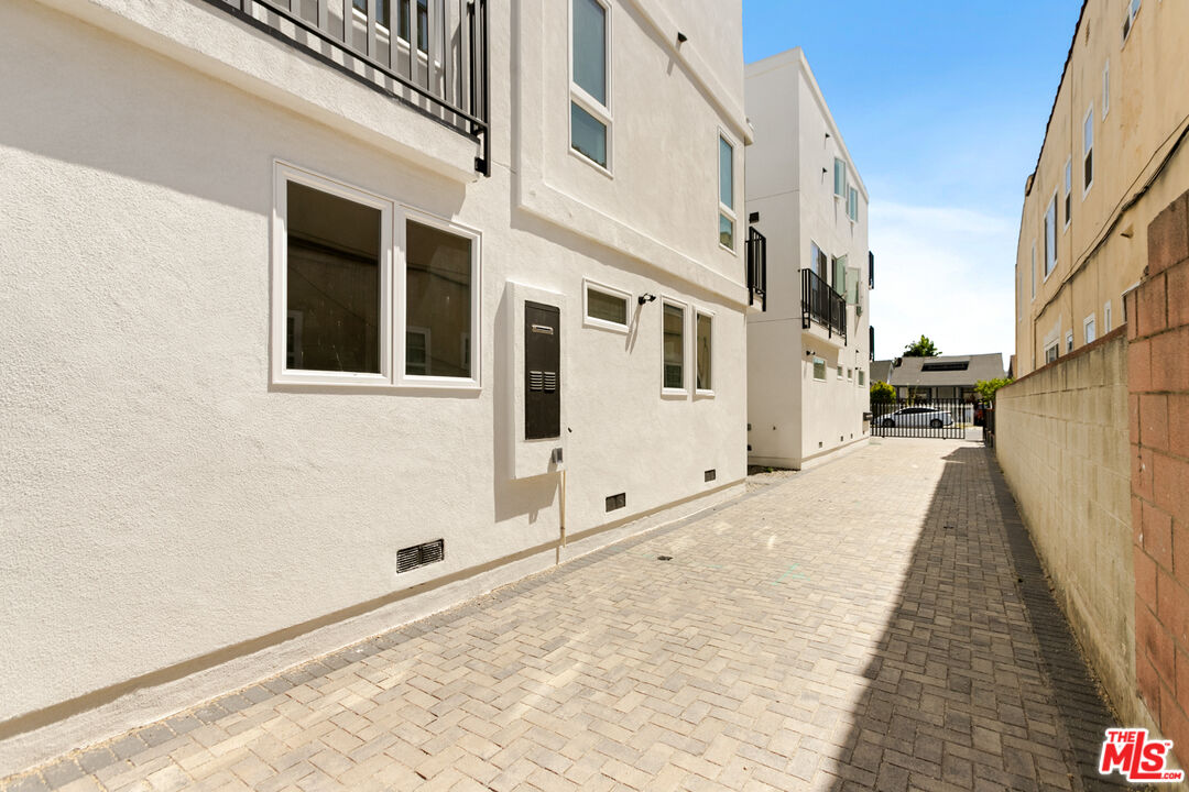 1617 1/2 2nd Avenue Los Angeles, CA 90019 - Photo 8 of 15