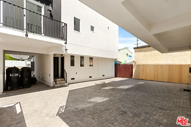 $3,995 | 1617 1/2 2nd Avenue, Los Angeles, CA 90019