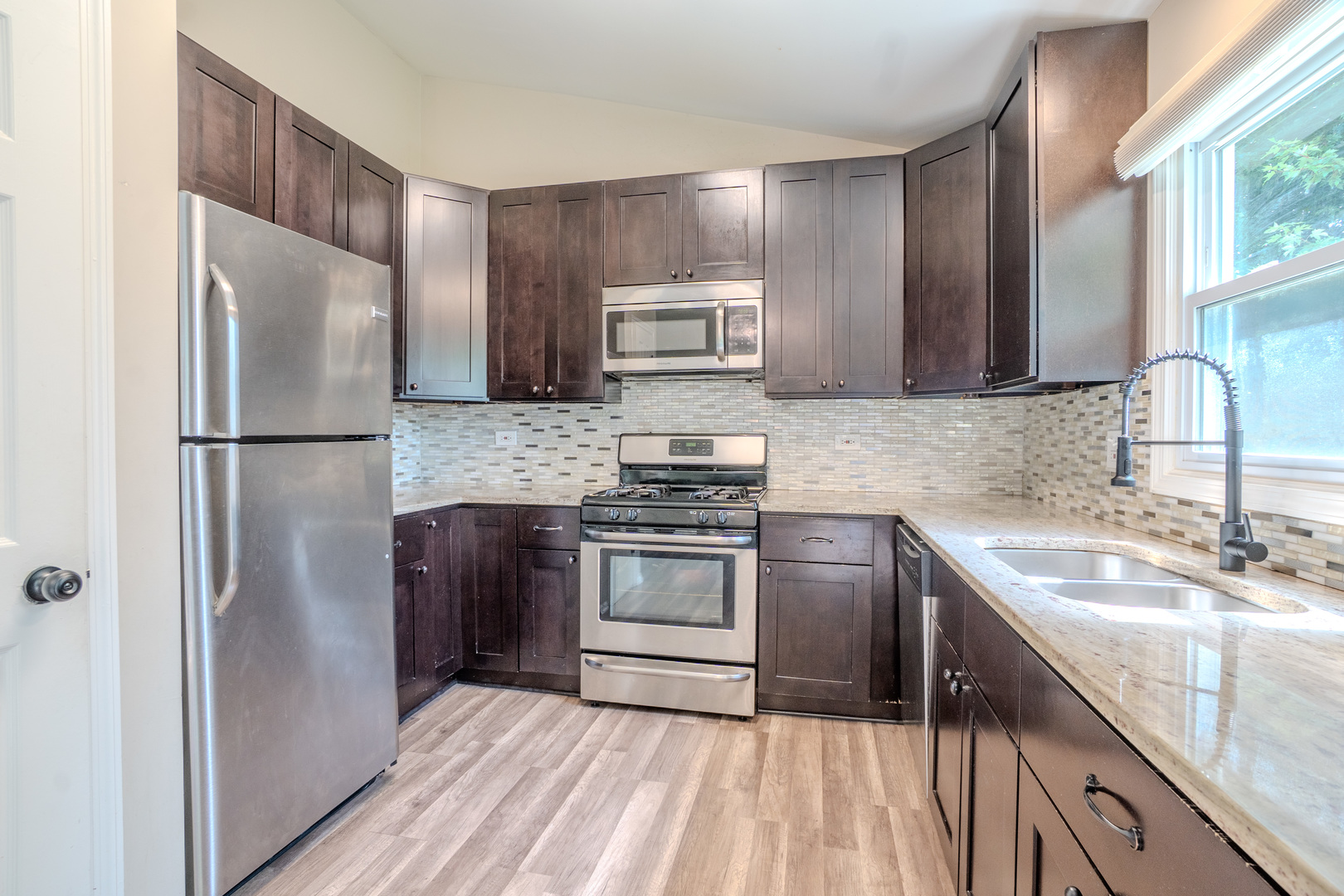 943 Shady Tree Lane Wheeling, IL 60090 - Photo 13 of 41