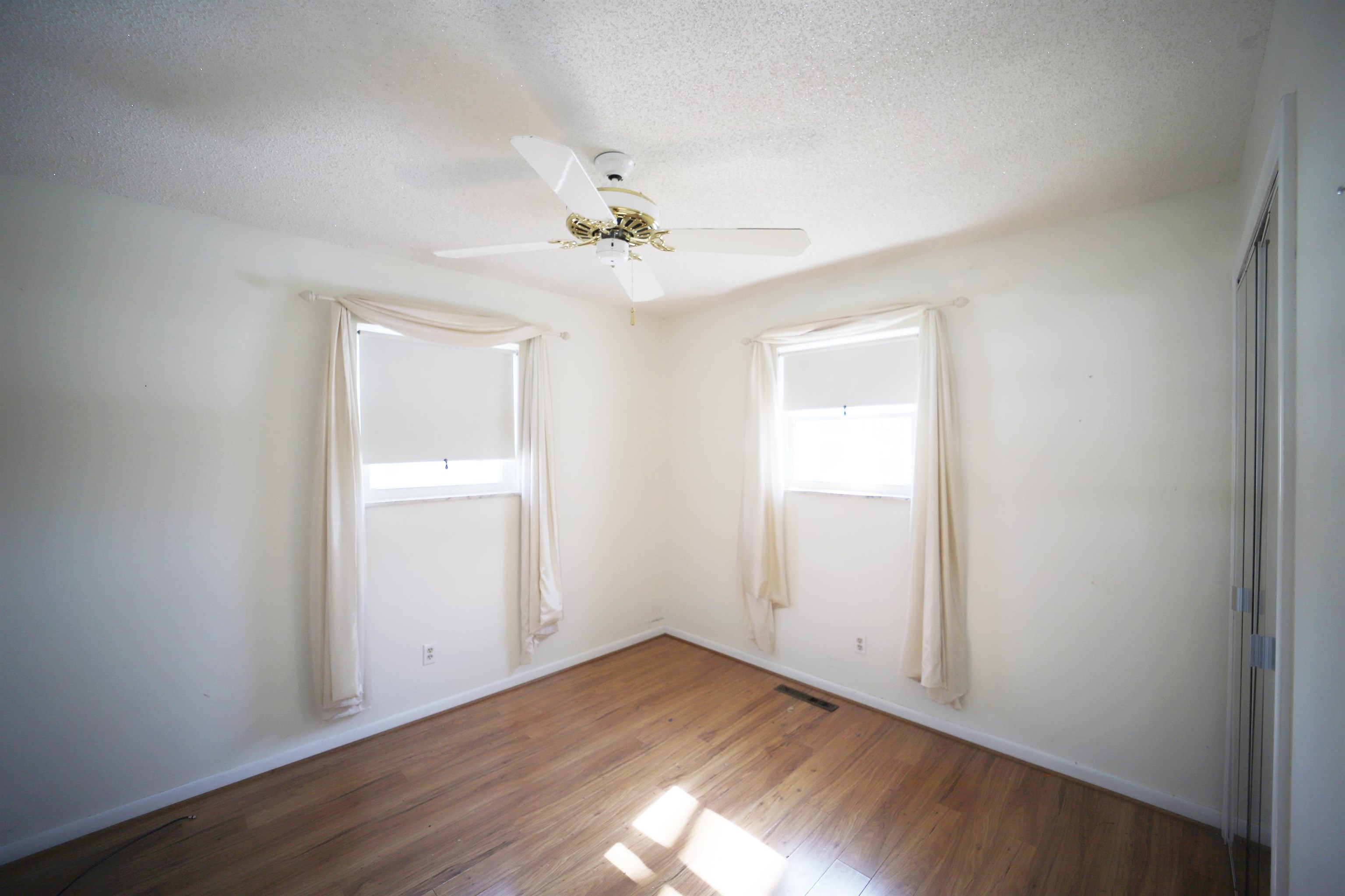 508 Chamberlain Street Flushing, MI 48433 - Photo 18 of 28 50103440-17.JPG