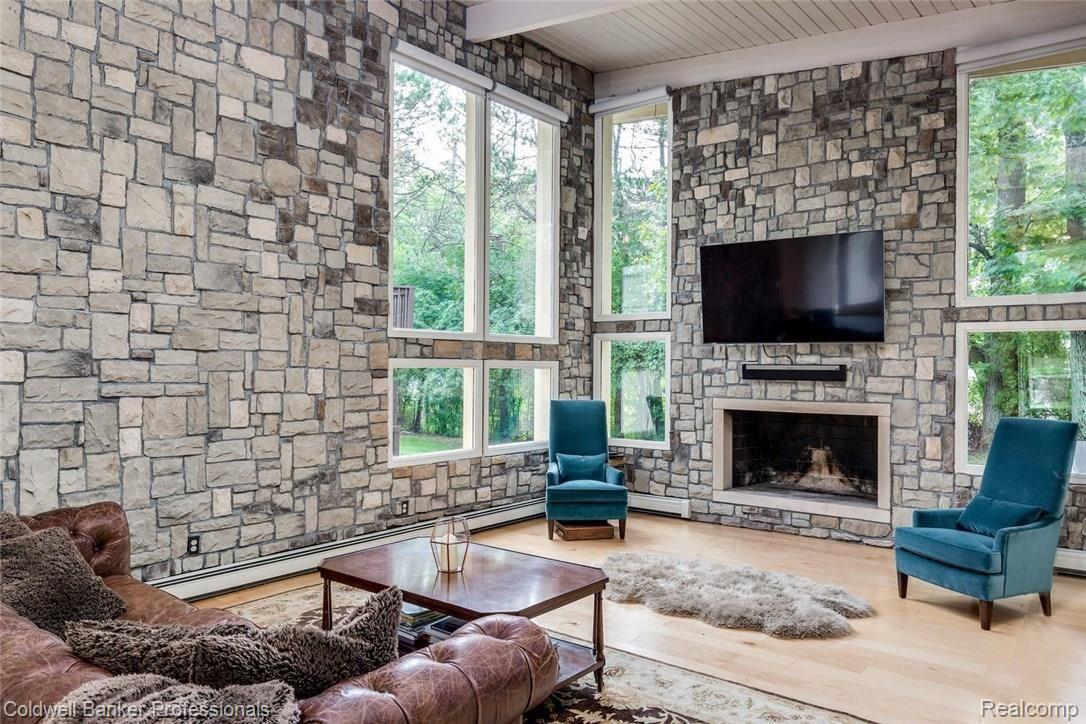 1237 Lone Pine Road Bloomfield Hills, MI 48302 - Photo 5 of 26 1237 Lone Pine Rd Bloomfield-large-007-11-1237 Lone Pine Rd007FULL-1500x1000-72dpi.jpg