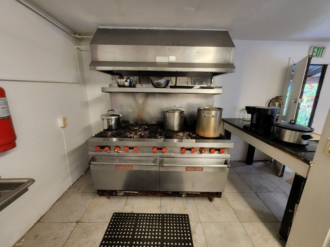 15-2951 Pahoa Village Road Pahoa, HI 96778 - Photo 10 of 18 a stove top oven sitting inside of a kitchen