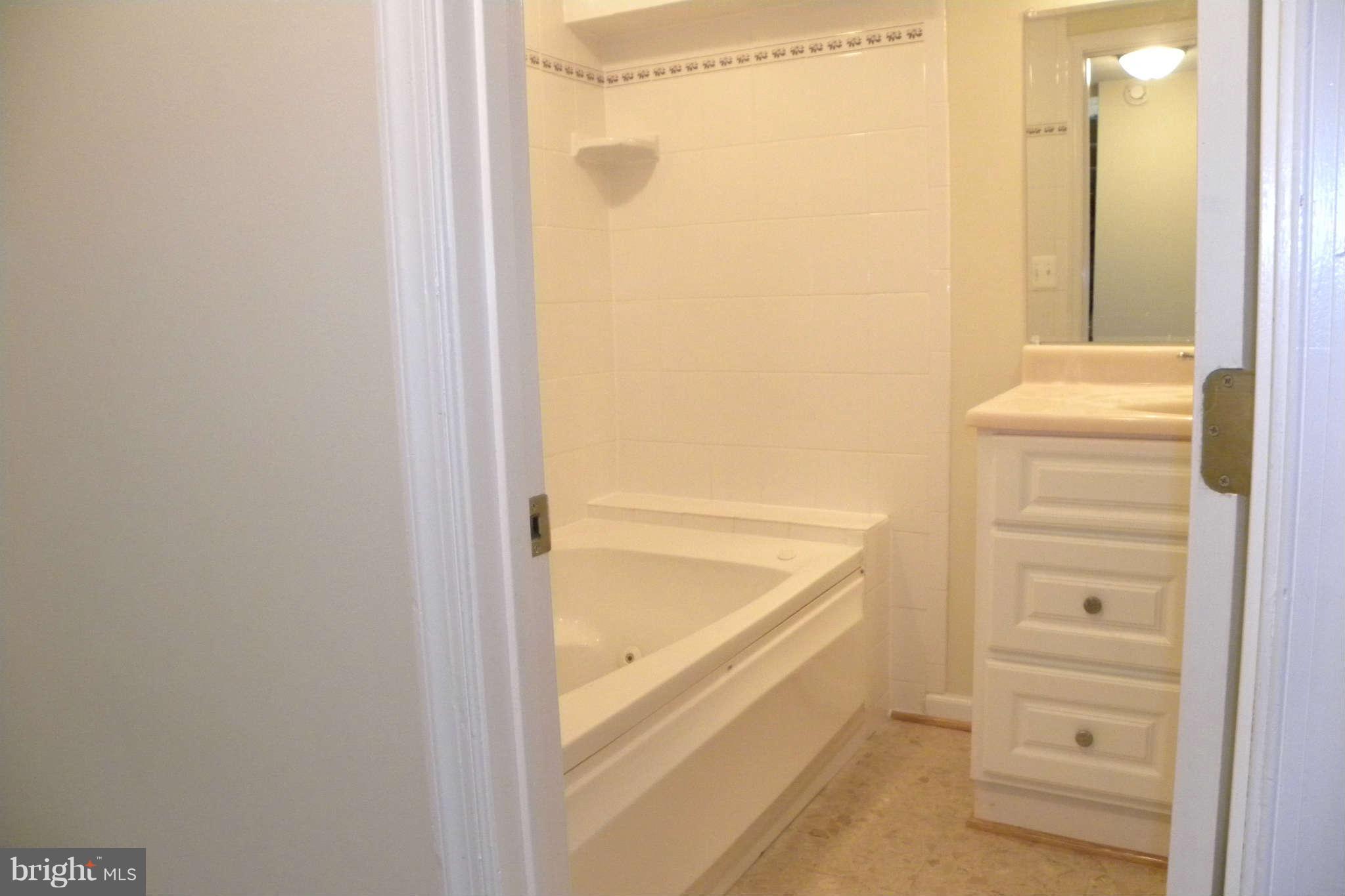 4140 Addison Road Fairfax, VA 22030 - Photo 15 of 27 a bathroom with a bathtub