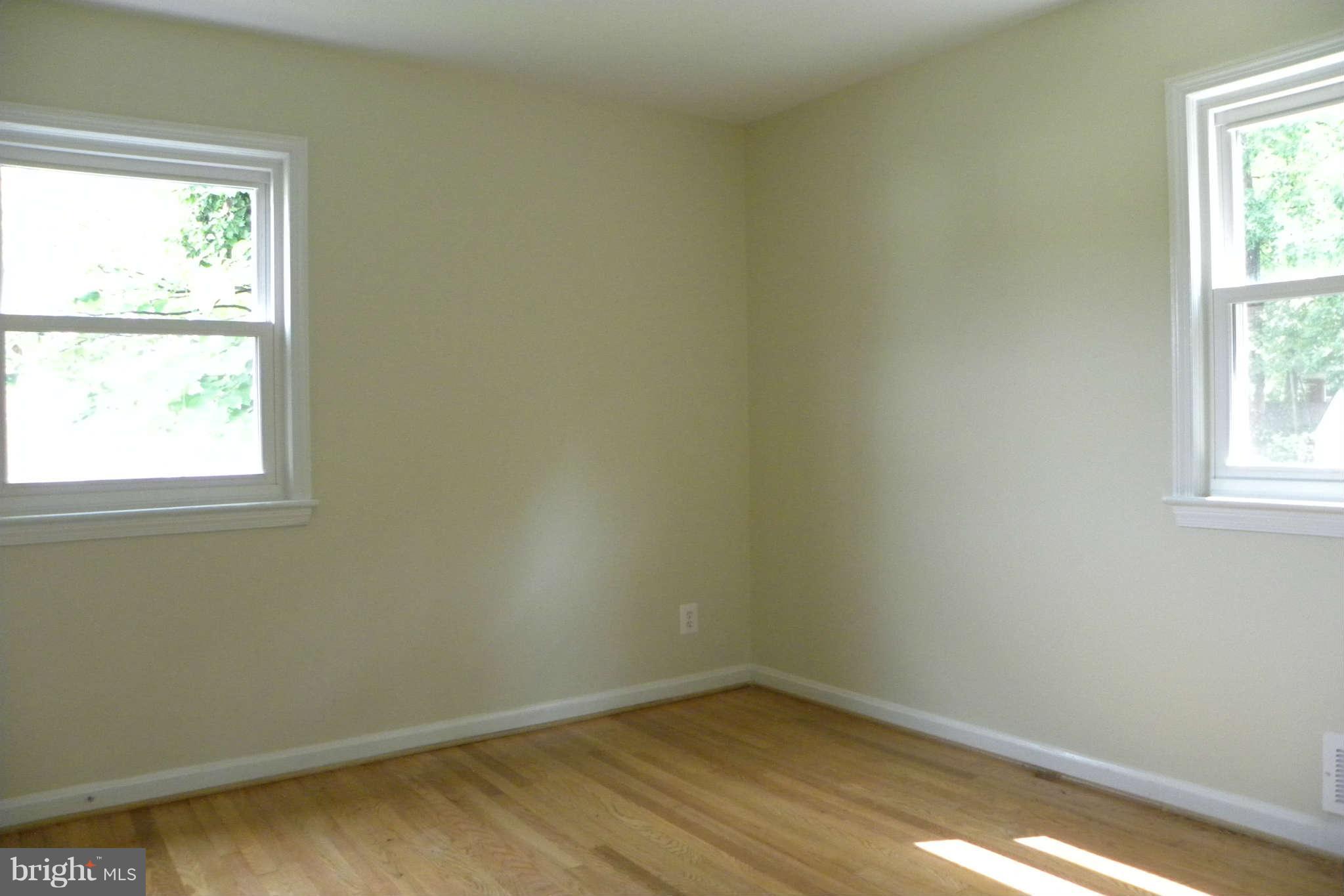 4140 Addison Road Fairfax, VA 22030 - Photo 8 of 27 an empty room with a window