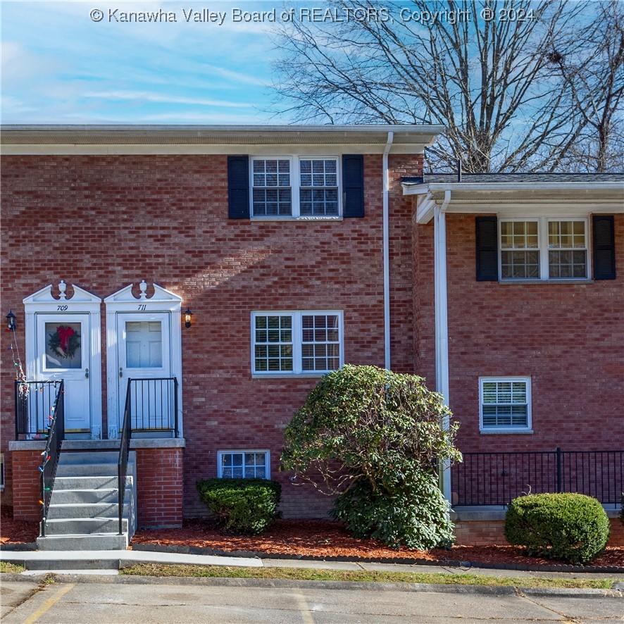 711 Castlegate Road South Charleston, WV 25303 - Photo 1 of 19 Gallery Image 1