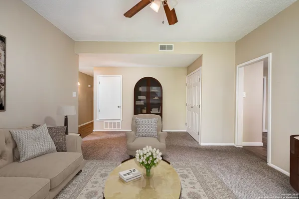 $2,195 | 1819 Babcock Road, Unit 704, San Antonio, TX 78229