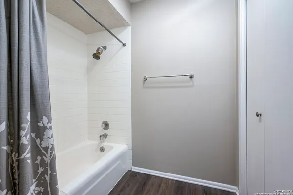 $2,195 | 1819 Babcock Road, Unit 704, San Antonio, TX 78229