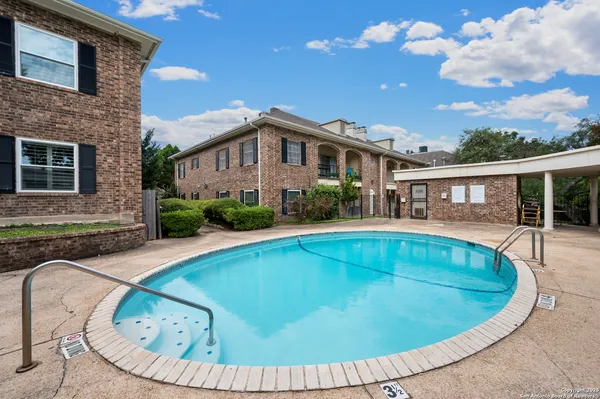 $2,195 | 1819 Babcock Road, Unit 704, San Antonio, TX 78229