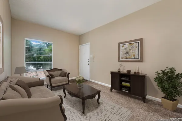 $2,195 | 1819 Babcock Road, Unit 704, San Antonio, TX 78229