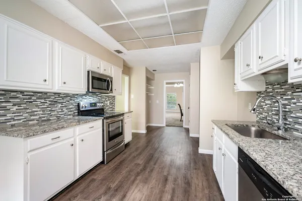 $2,195 | 1819 Babcock Road, Unit 704, San Antonio, TX 78229