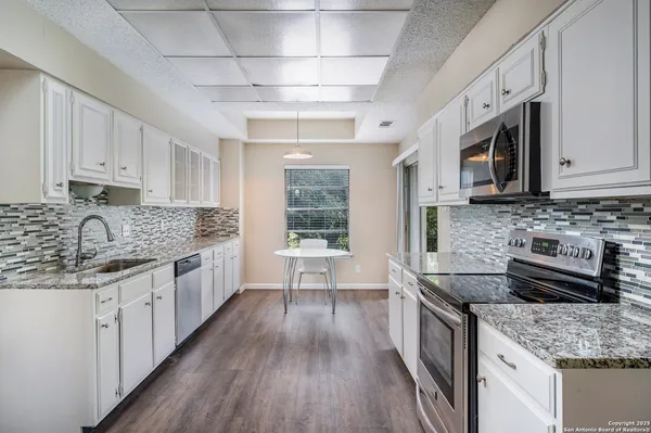 $2,195 | 1819 Babcock Road, Unit 704, San Antonio, TX 78229