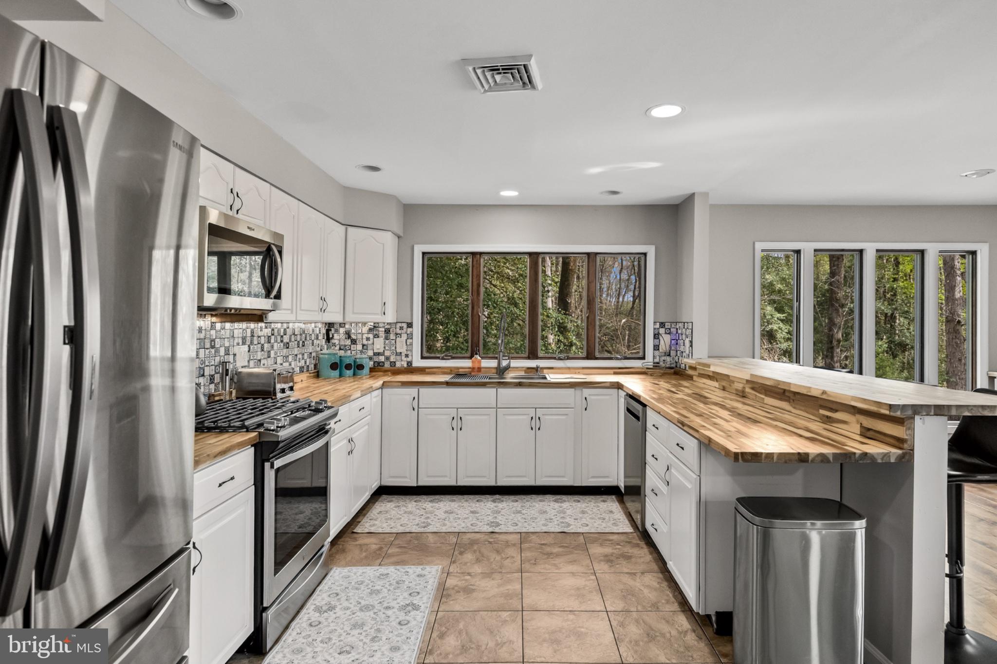 37 Hawkin Road Medford, NJ 08055 - Photo 5 of 54 Modern kitchen with scenic views.