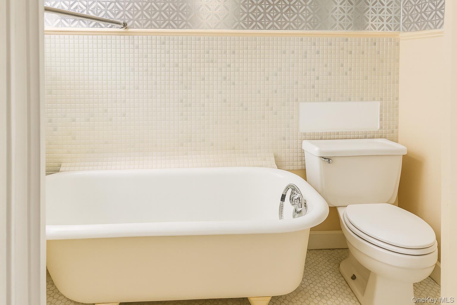 47-18 39th Place, Unit 2 Queens, NY 11104 - Photo 5 of 12