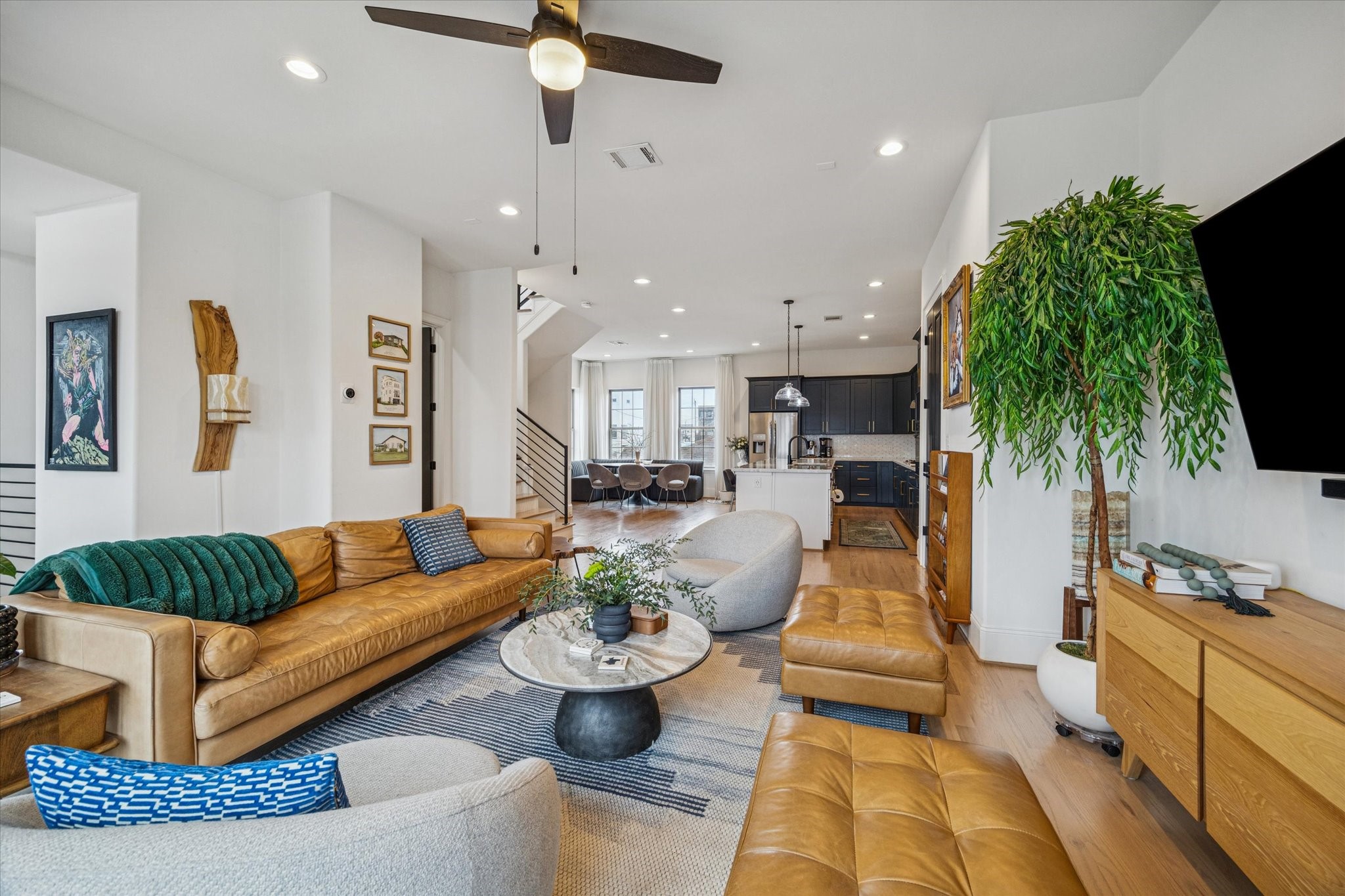 1614 Sampson Street Houston, TX 77003 - Photo 13 of 32 2nd floor living.