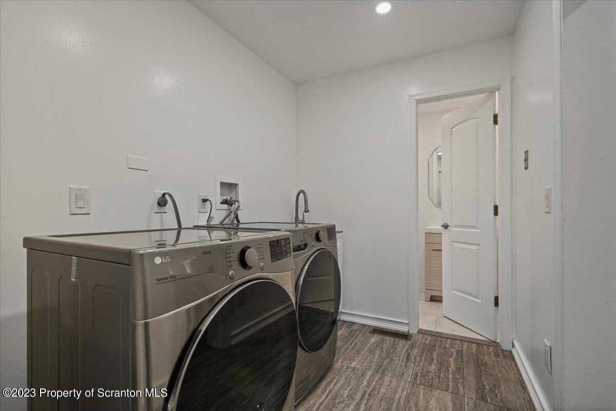 110 Chipmunk Drive Tafton, PA 18464 - Photo 47 of 60 a utility room with dryer and washer
