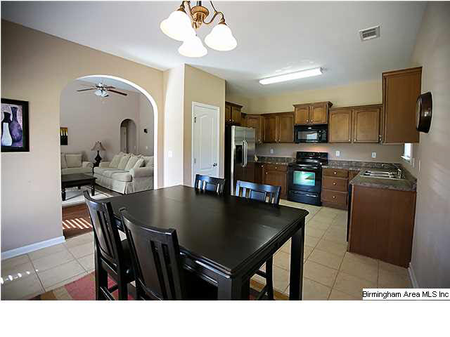 781 Valley Circle Leeds, AL 35094 - Photo 10 of 31