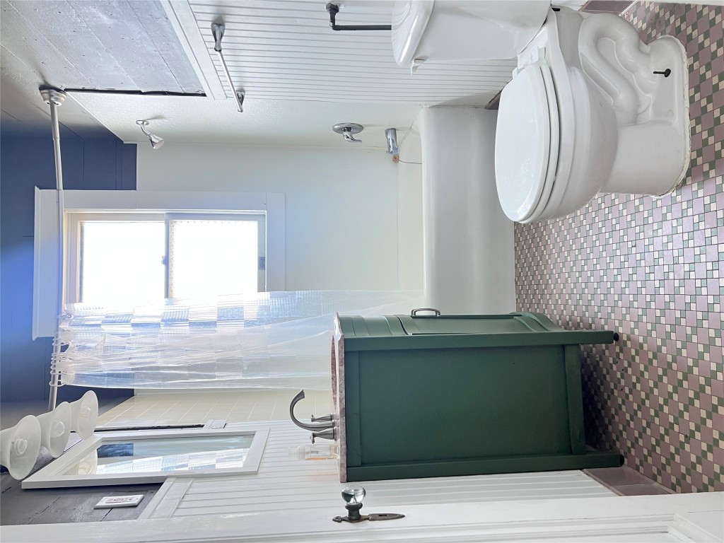 703 West 11th Street, Unit 5 Austin, TX 78701 - Photo 10 of 12 Full bath with vanity and shower / bath combo with shower curtain