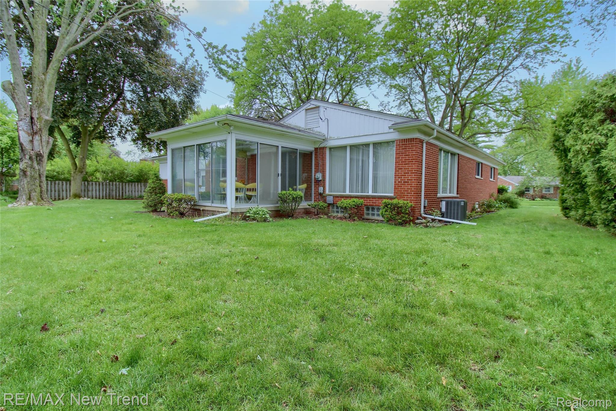 32216 Craftsbury Road Farmington, MI 48334 - Photo 29 of 30 29-Rear-2nd-View.jpg