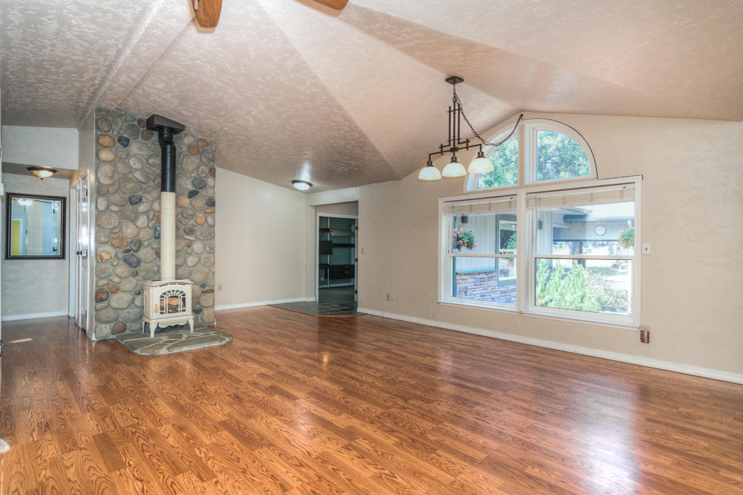 16879 Covina Road Bend, OR 97707 - Photo 13 of 46 11